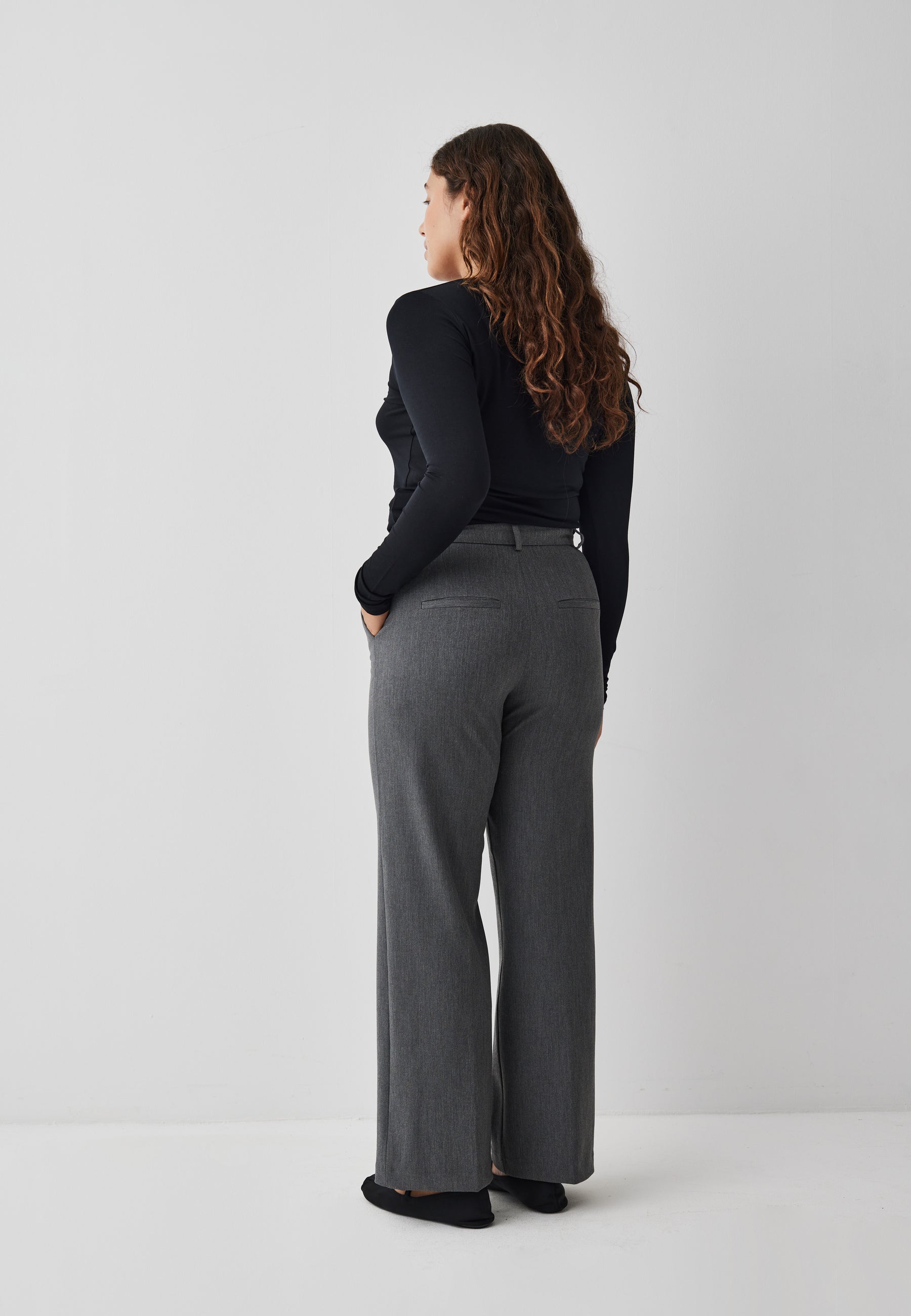 Lucy-M_Medium Melange_Model_