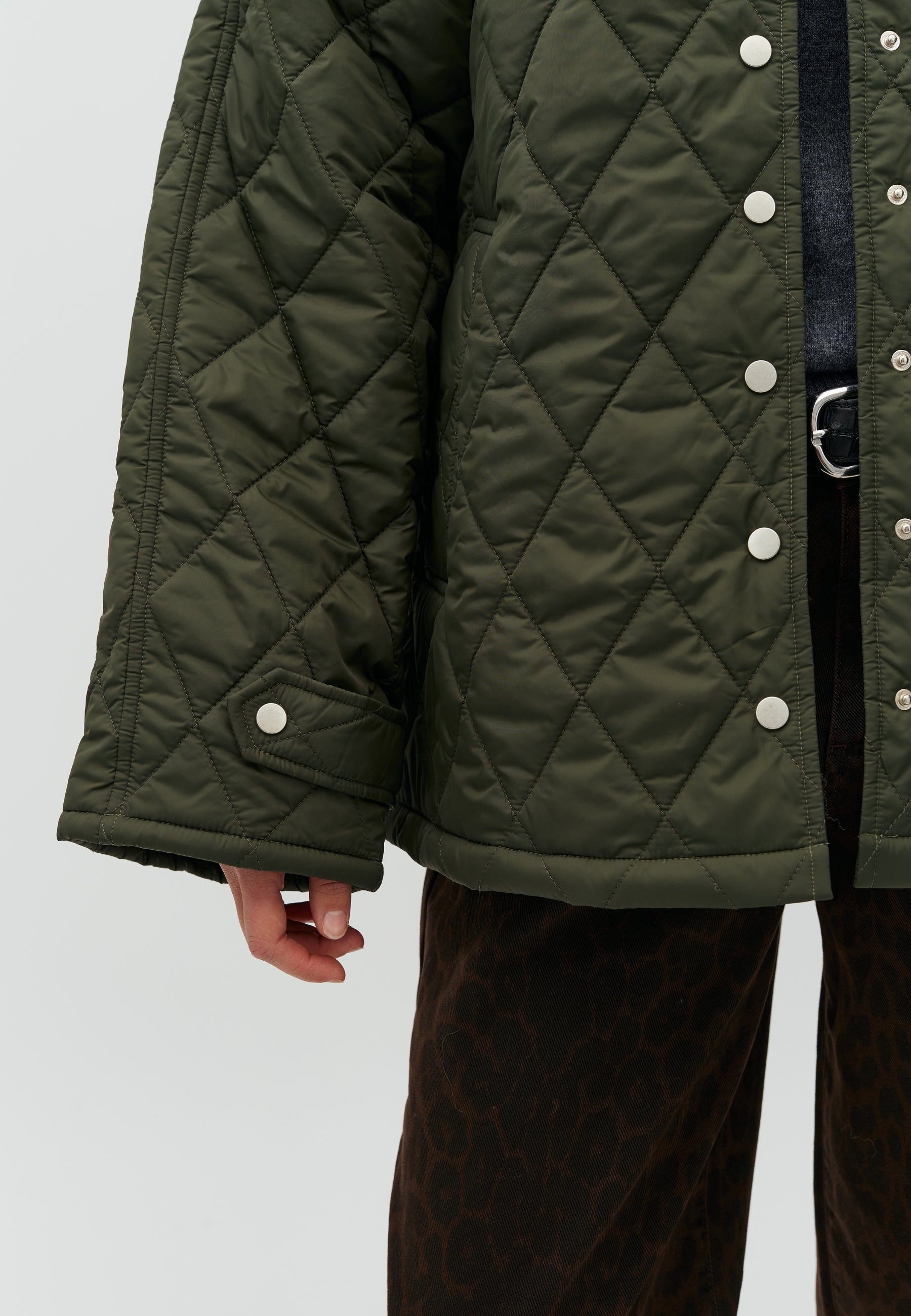 Elcina-M_Warm Olive_Model_2