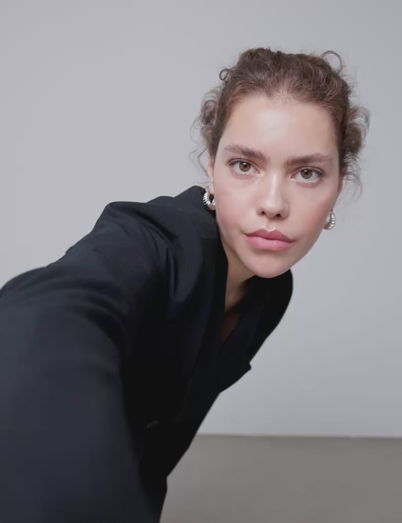 Frame-M_Black_Video_0